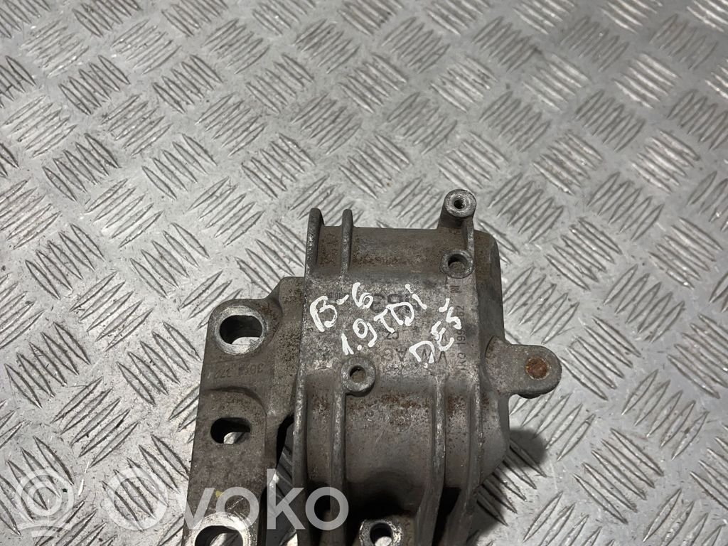 Volkswagen PASSAT B6 Wspornik / Mocowanie silnika 