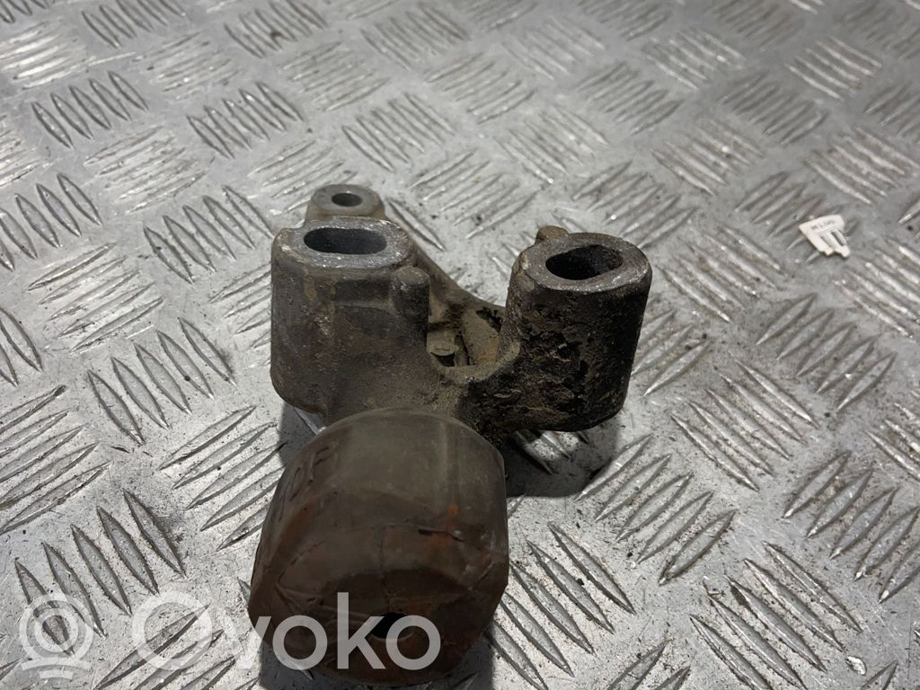 Audi A4 S4 B8 8K Engine mount bracket 