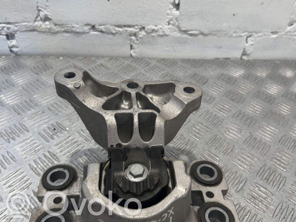 Volvo XC60 Engine mount bracket 