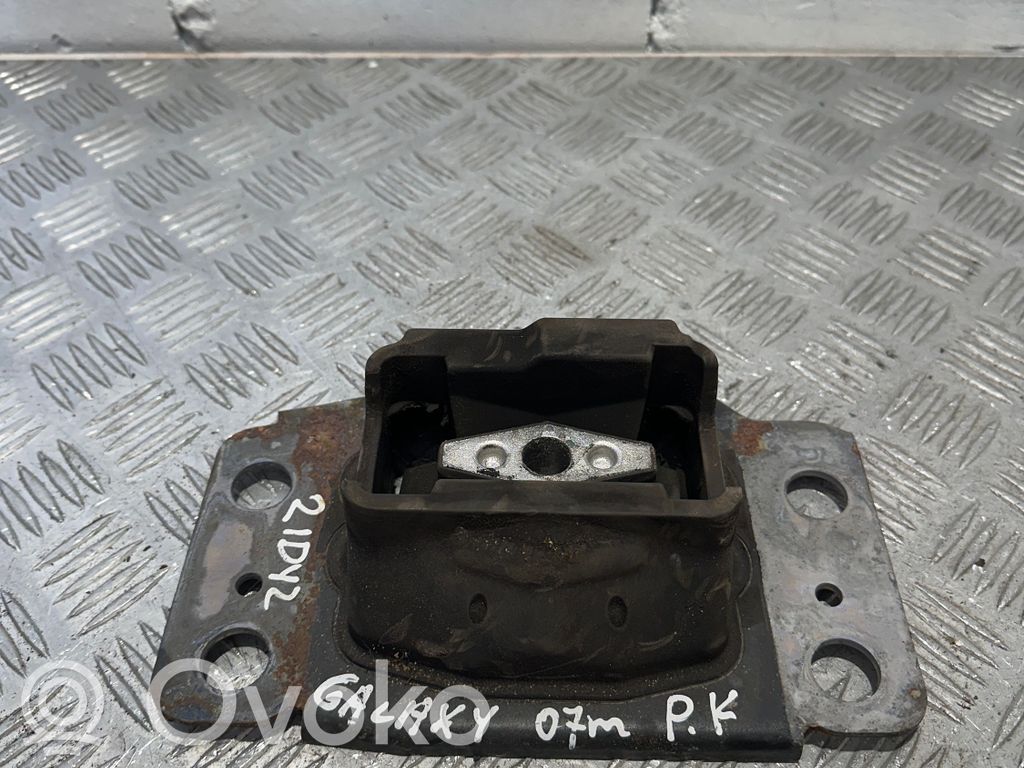 Ford Galaxy Engine mount bracket 