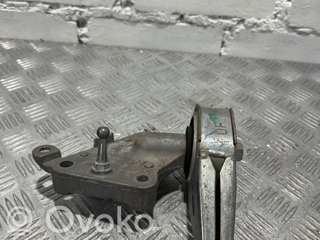 Engine mount bracket   31040F2