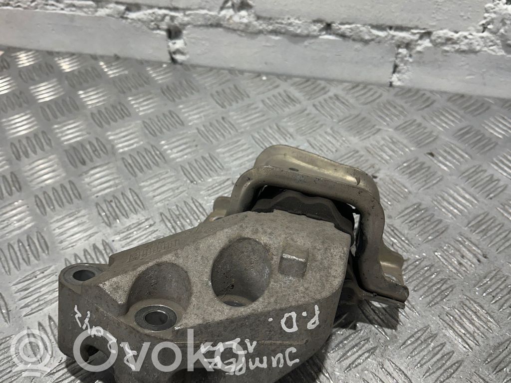 Engine mount bracket   1367173080