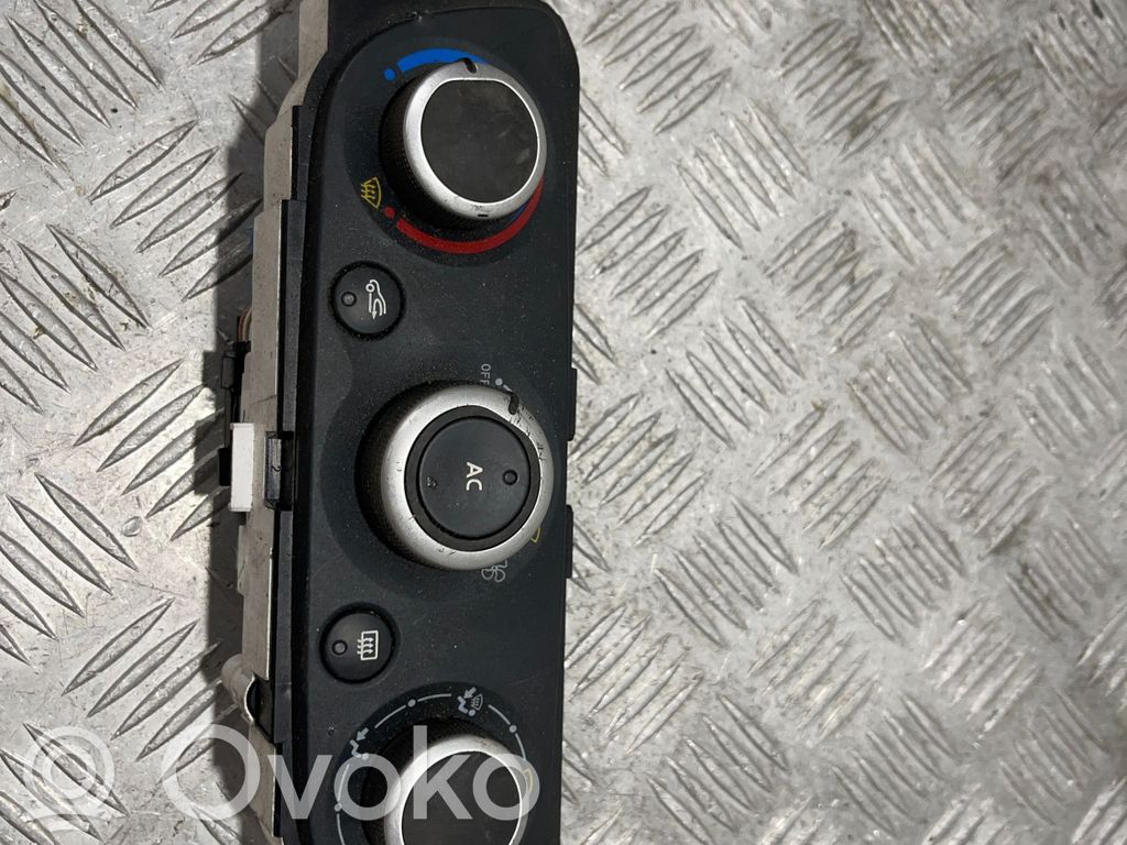 Renault Megane III Climate control unit 
