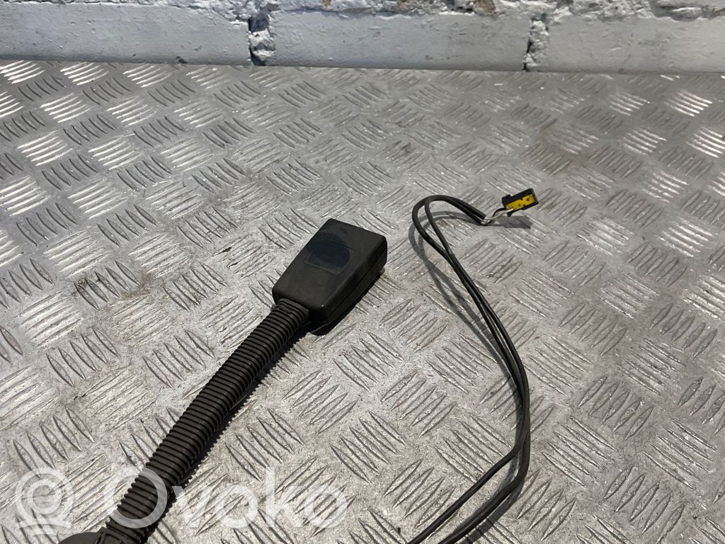 BMW 7 E65 E66 Etuistuimen turvavyön solki 
