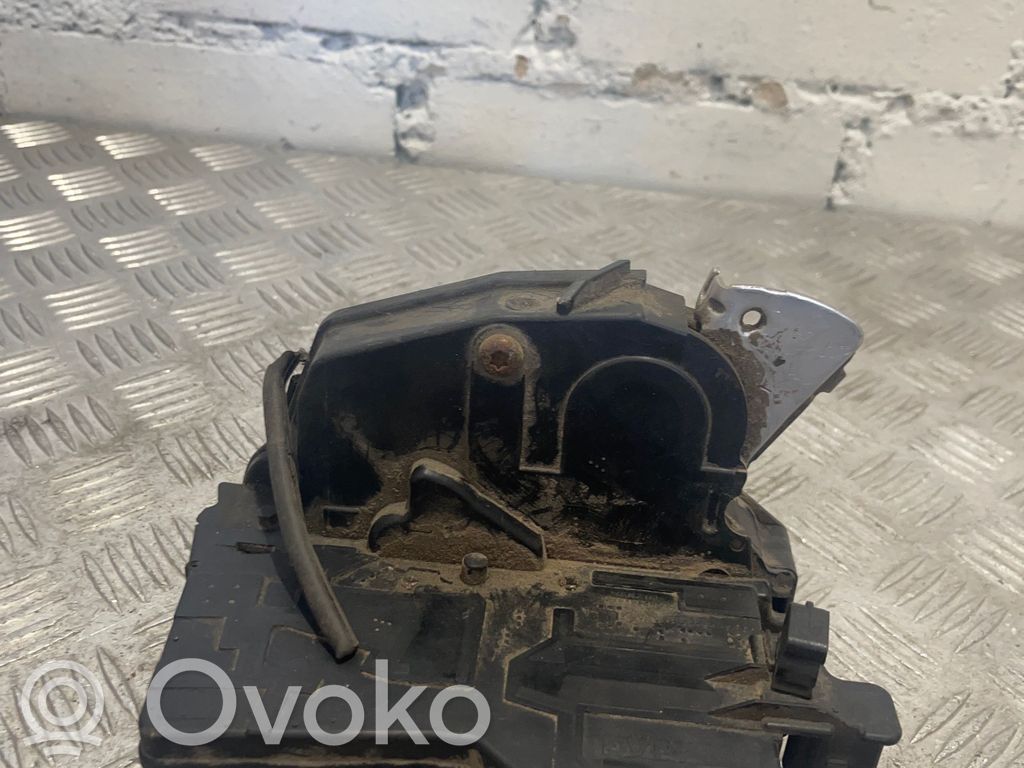 BMW 7 E65 E66 Galinių durų spyna 