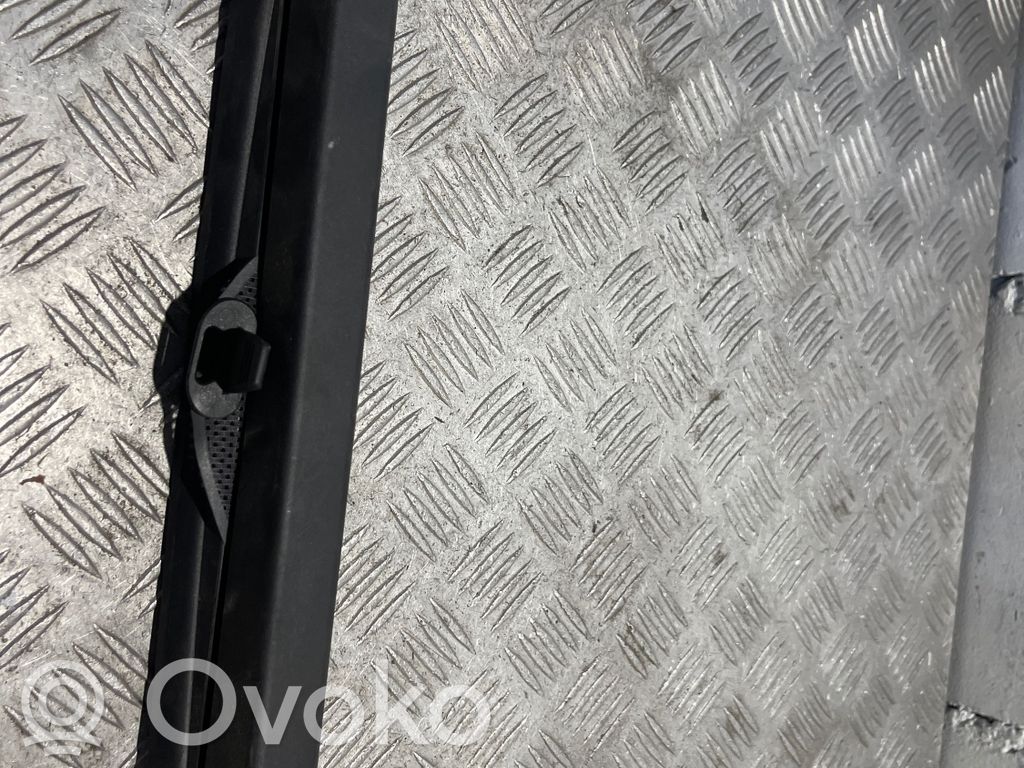 BMW 5 E60 E61 Aizmugurē logu aizkars 