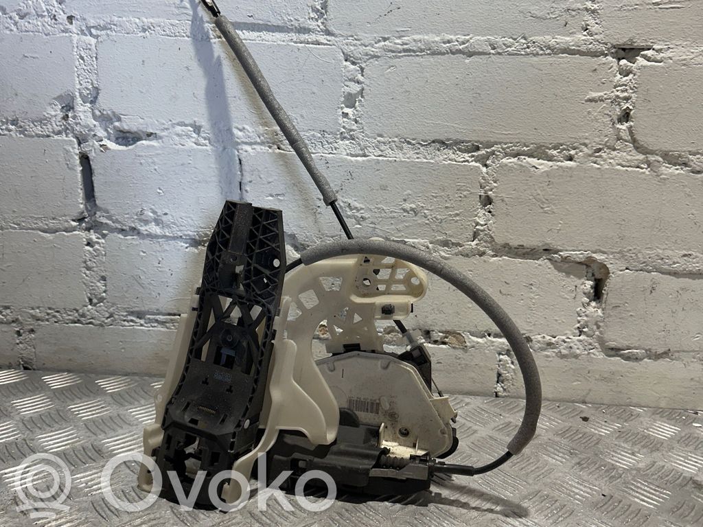 Volkswagen Tiguan Front door lock 