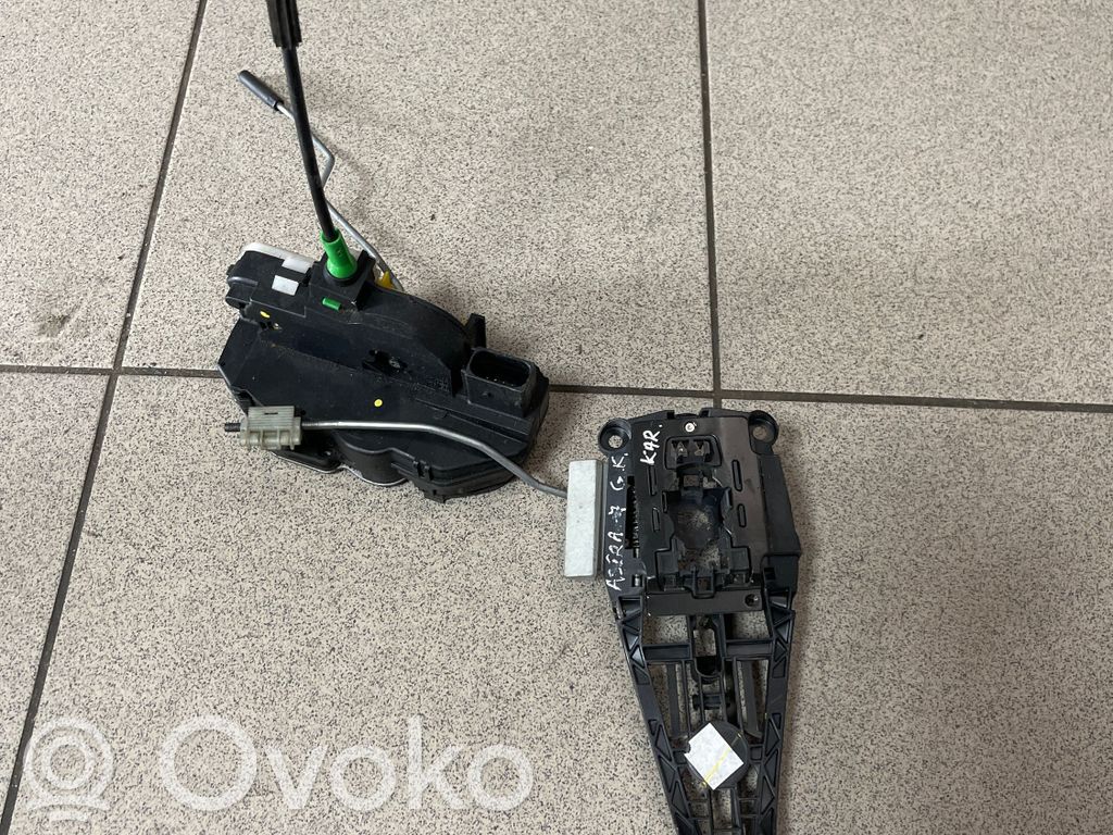 Opel Astra J Rear door lock 