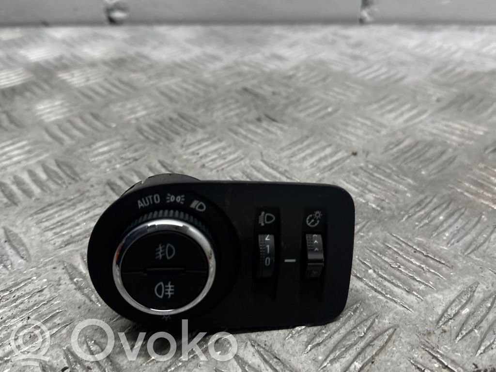 Light switch   39050757