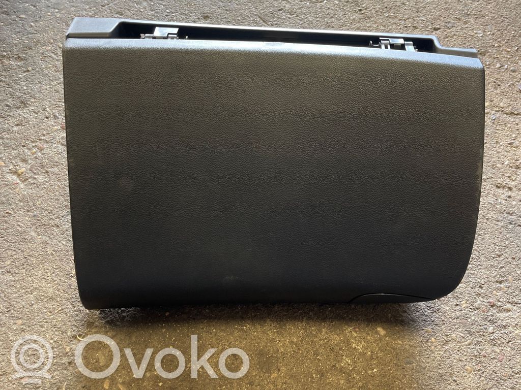 KIA Ceed Glove box frame 
