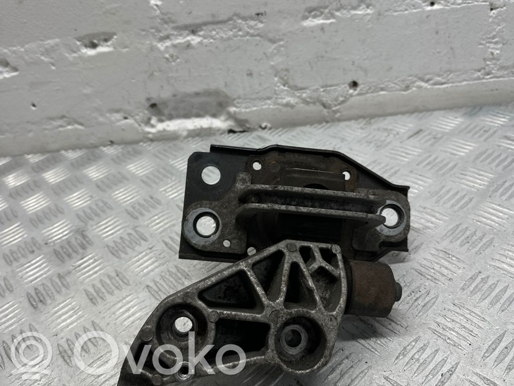 Nissan Qashqai Engine mount bracket 