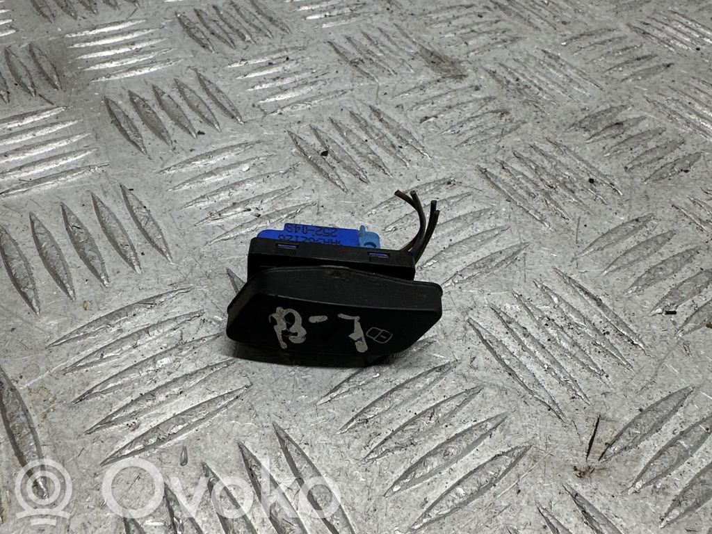 Volkswagen PASSAT B7 Central locking switch button 