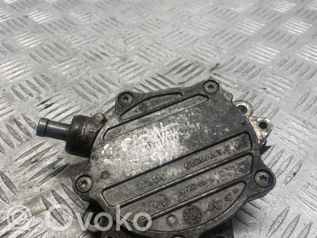 Vacuum pump   687390