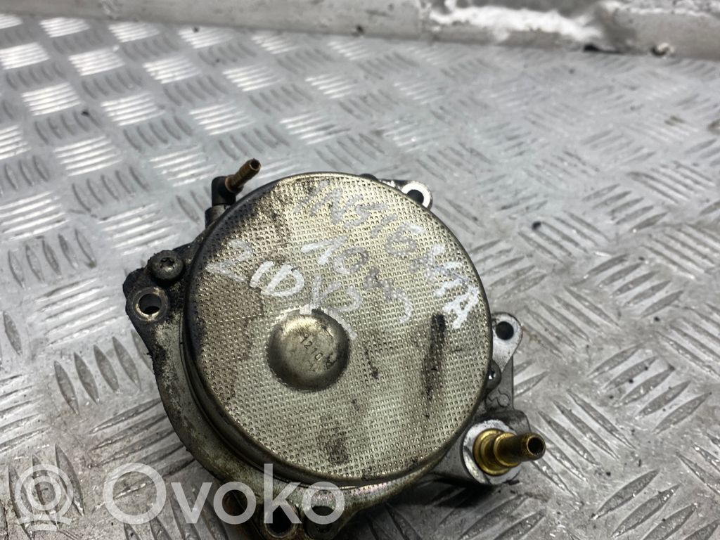 Opel Insignia A Vacuum pump 