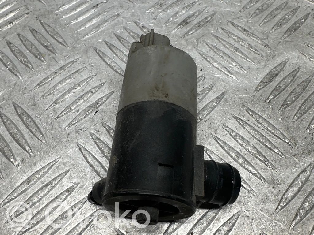 Toyota Avensis T270 Windscreen/windshield washer pump 