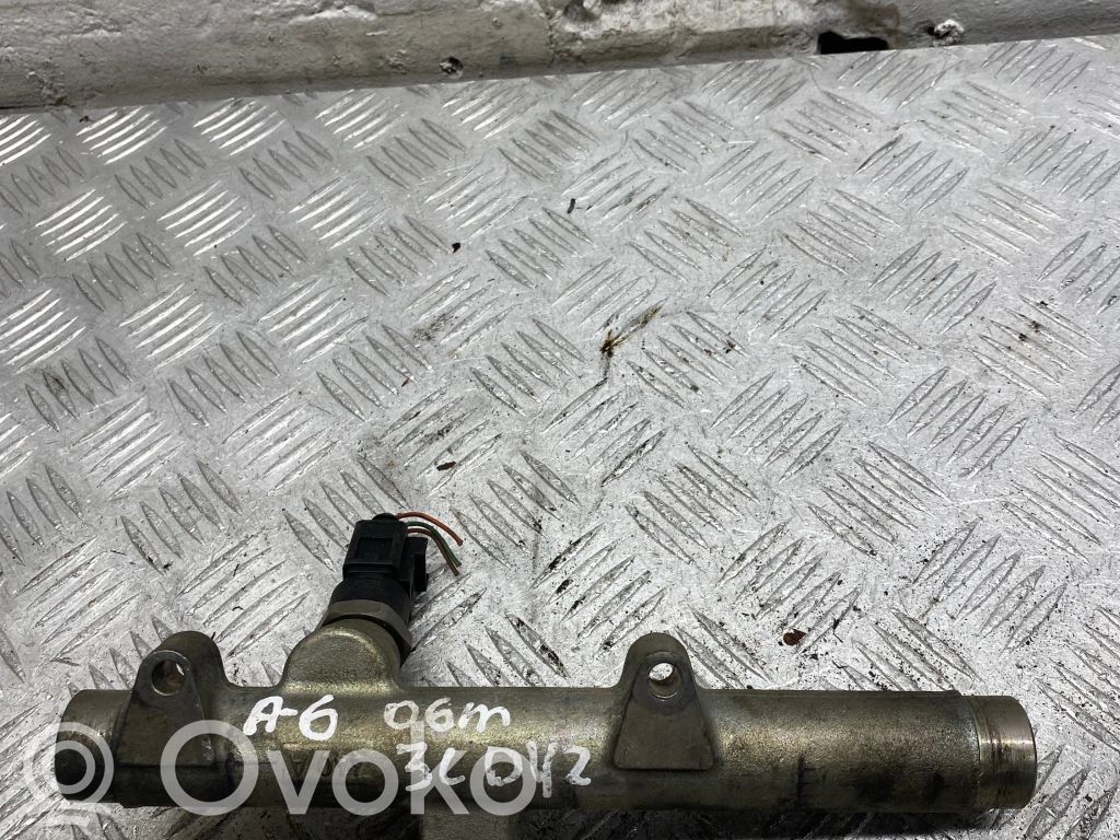 Audi A6 S6 C7 4G Degvielas maģistrālā caurule 