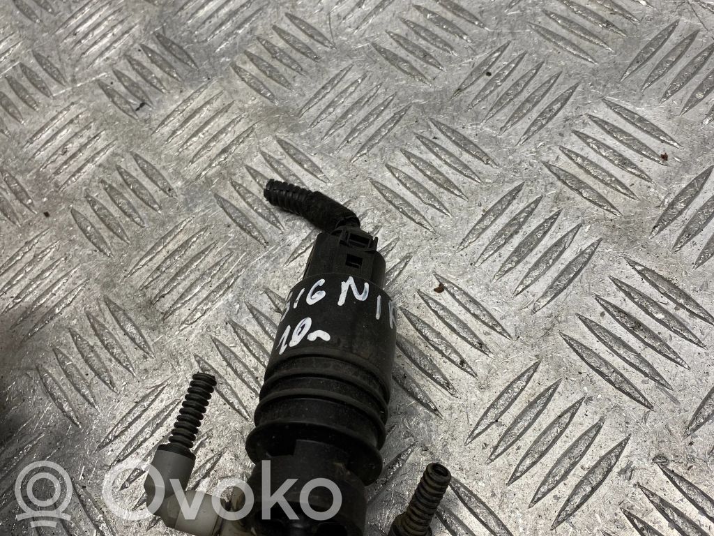 Opel Insignia A Windscreen/windshield washer pump 