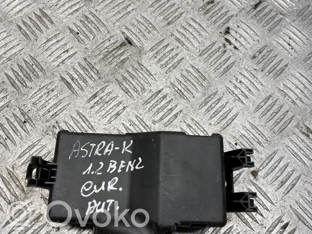 Opel Astra K Fuse module 