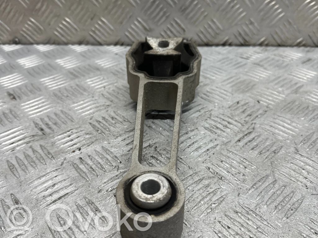 Volvo XC60 Engine mount bracket 