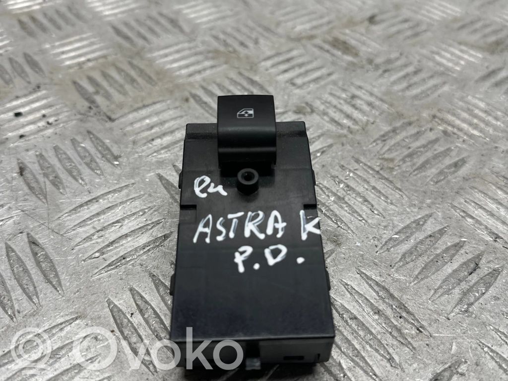 Opel Astra K Electric window control switch 