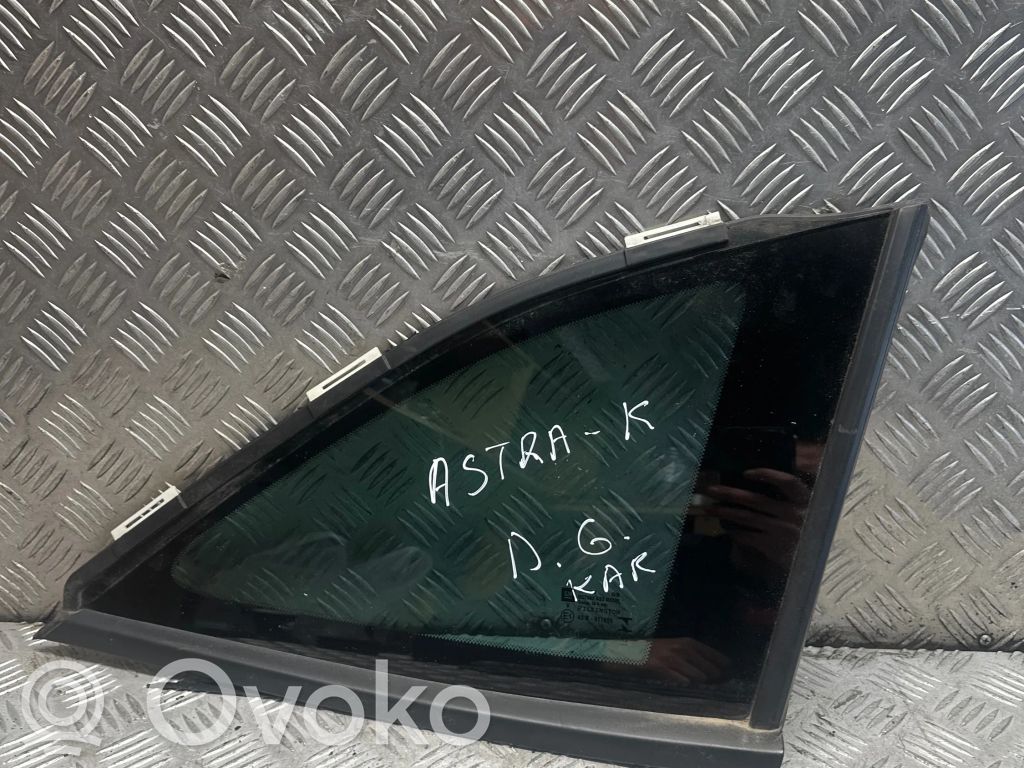 Opel Astra K Vidrio lateral trasero 