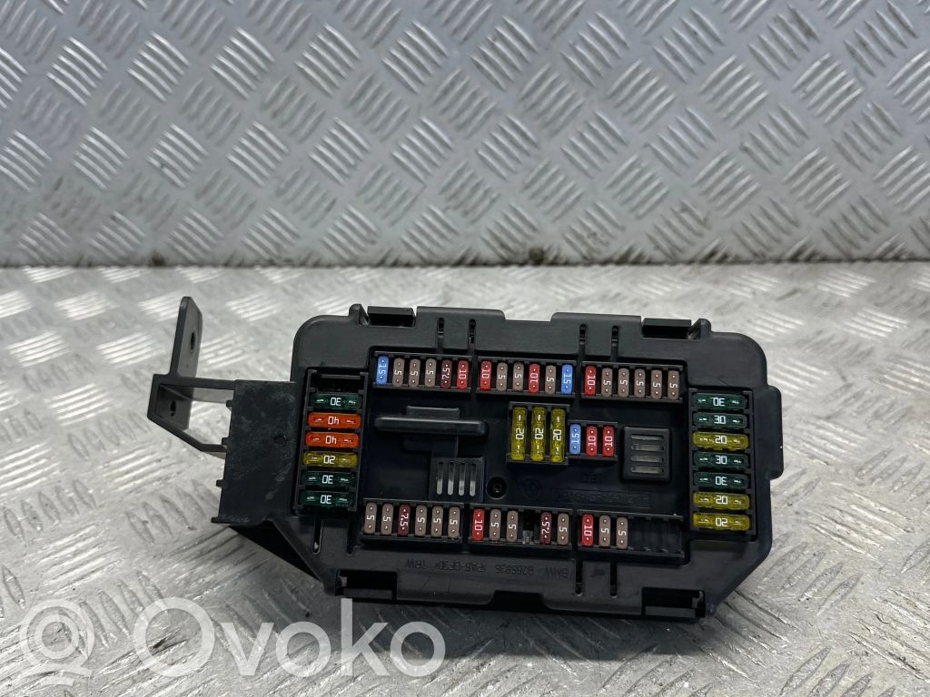 BMW X5 F15 Ramka / Moduł bezpieczników 