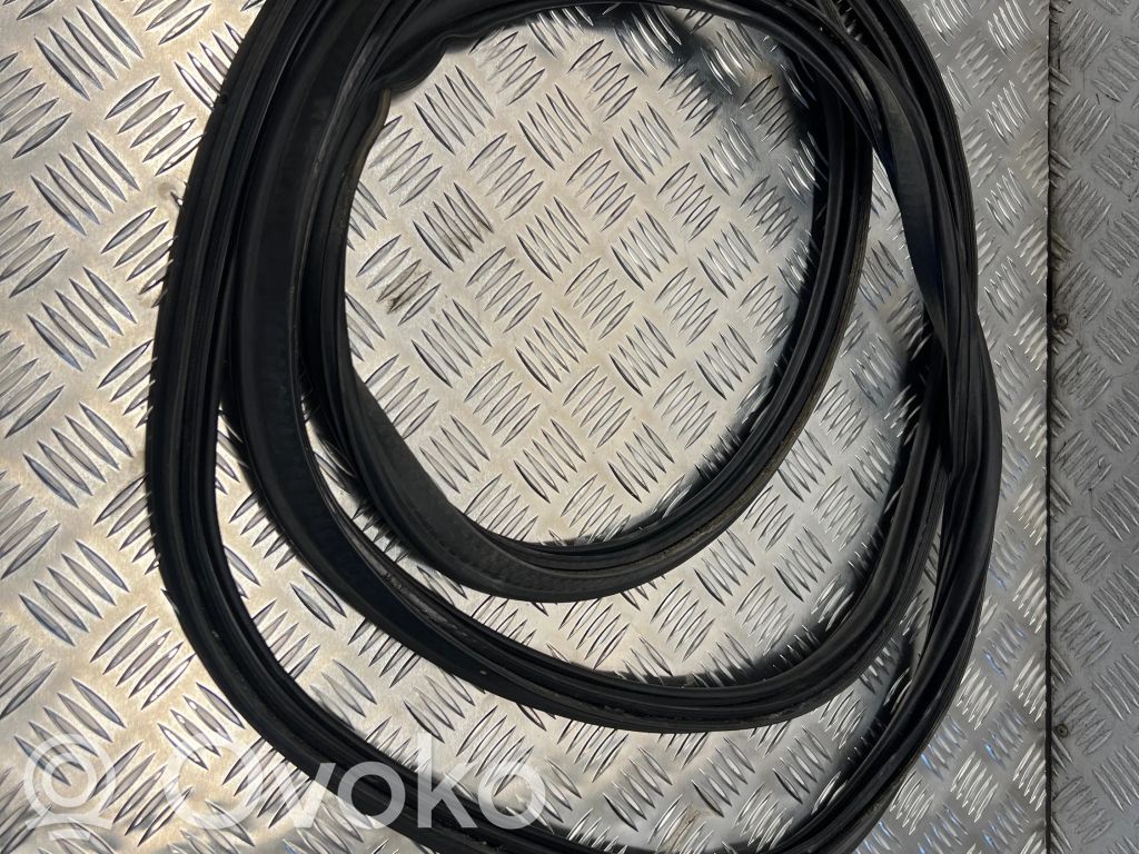 BMW X5 F15 Gumowa uszczelka bagażnika tylnego / Na karoserii 