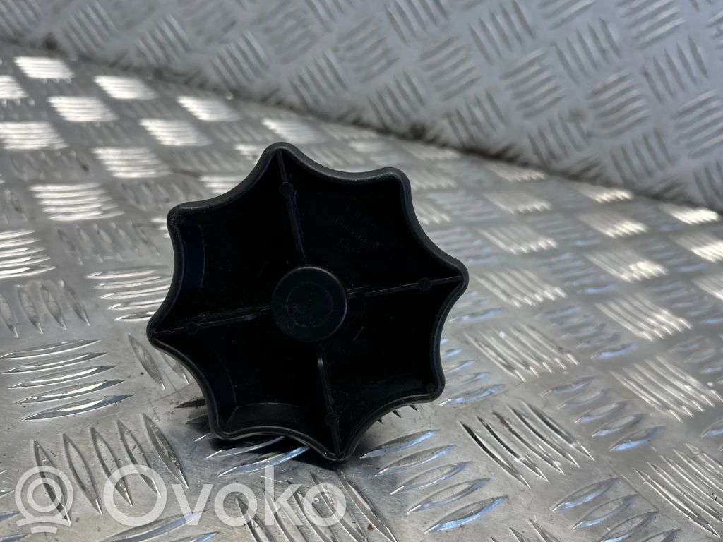 Volkswagen Phaeton Spare wheel bolt 