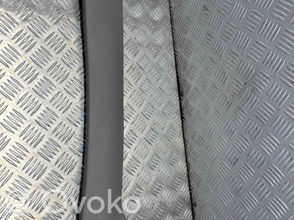 Mitsubishi L200 Osłona słupka szyby przedniej / A 