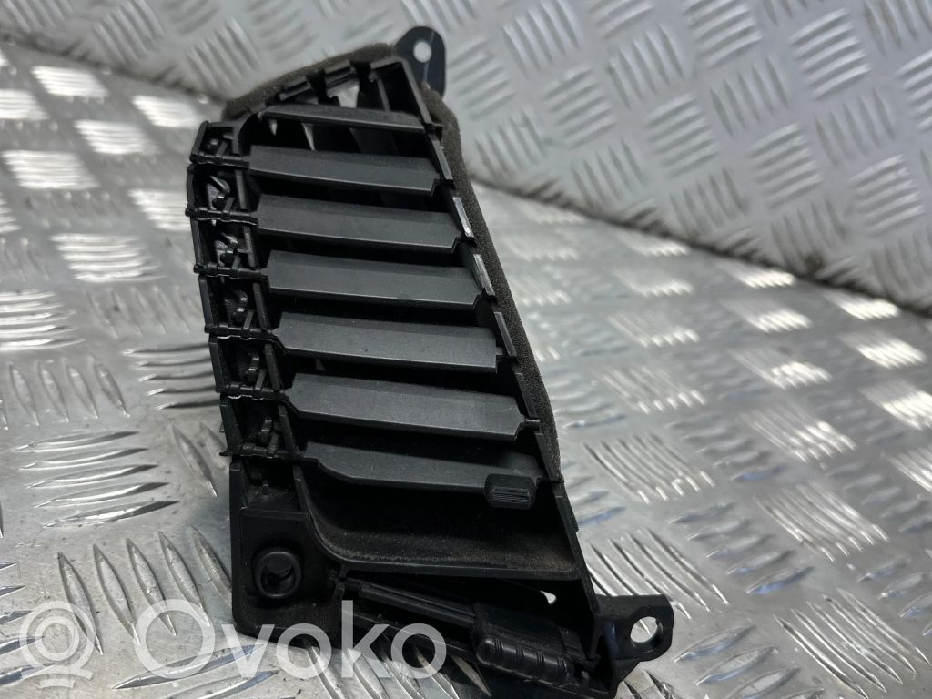 Mitsubishi L200 Dysze / Kratki środkowego nawiewu deski rozdzielczej 