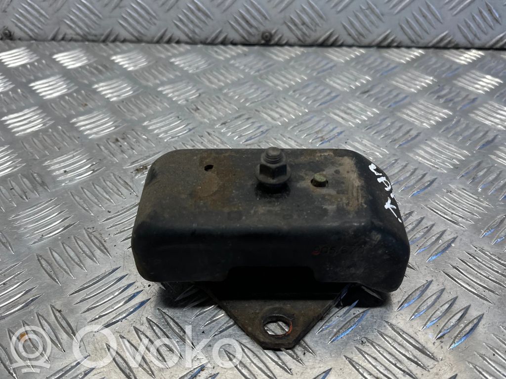 Mitsubishi L200 Engine mount bracket 
