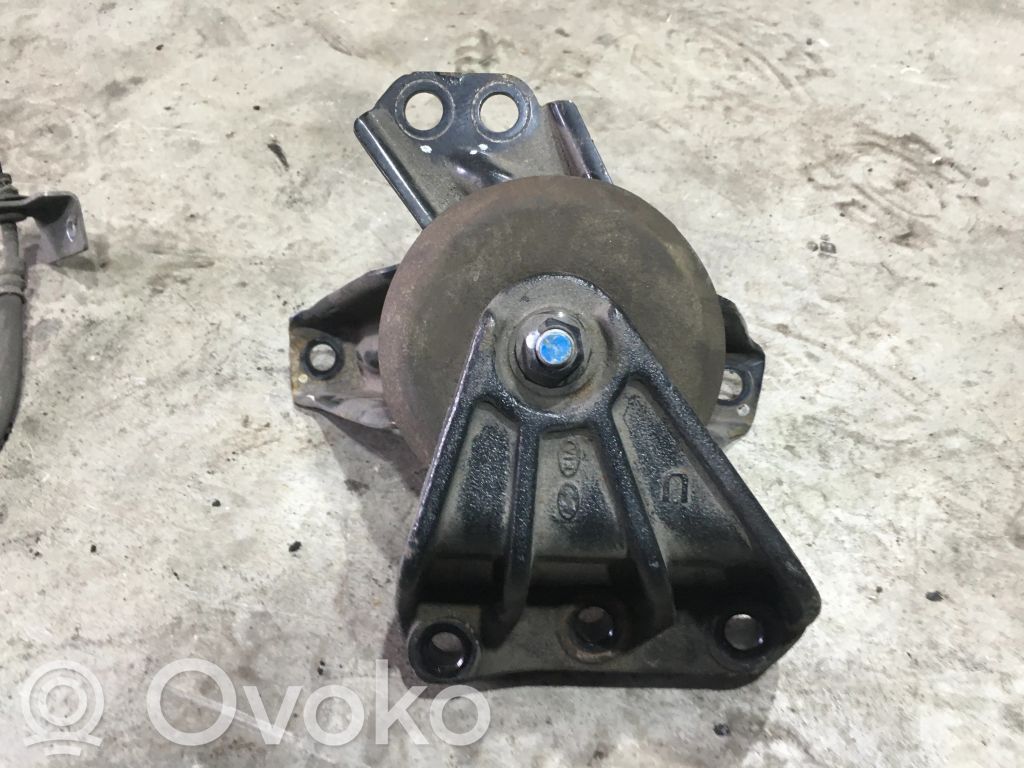 Hyundai Tucson TL Engine mount bracket 