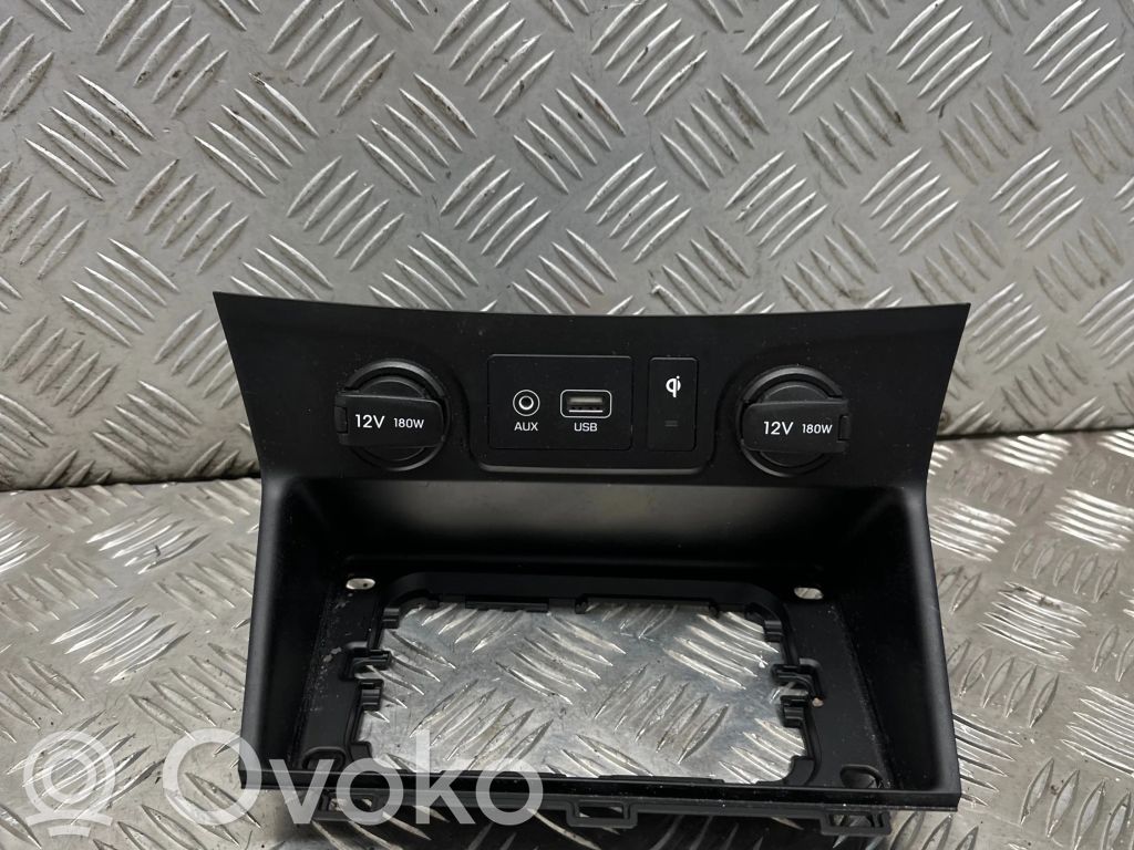 Hyundai Tucson TL Enchufe conector USB 