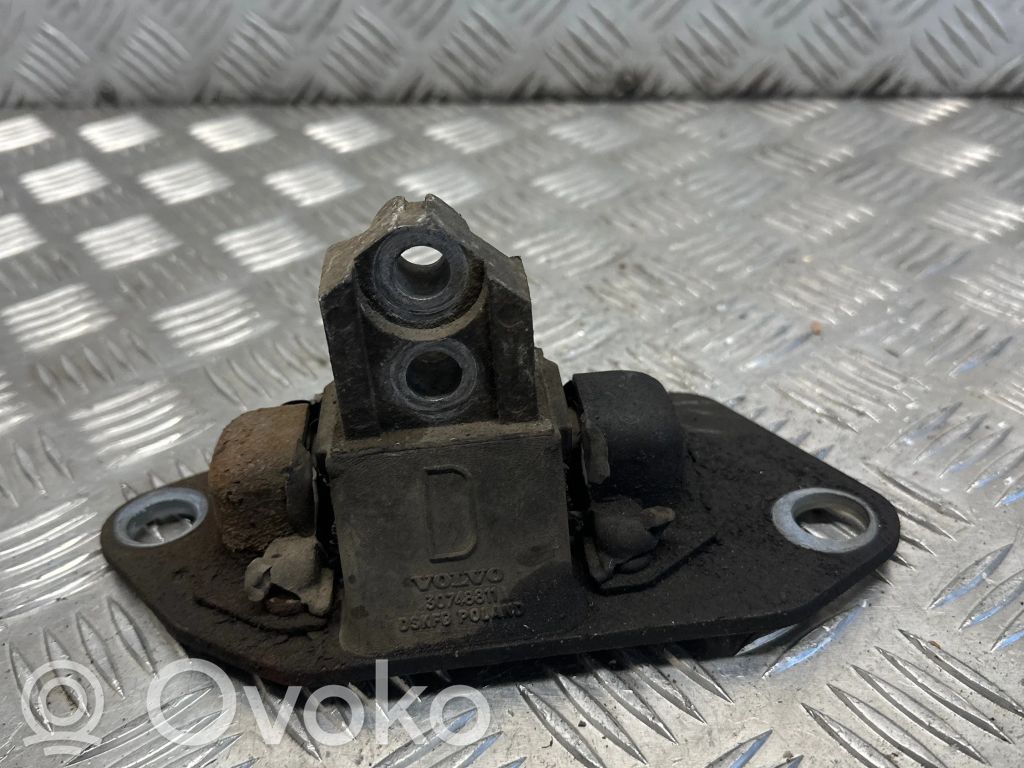 Volvo XC90 Engine mount bracket 