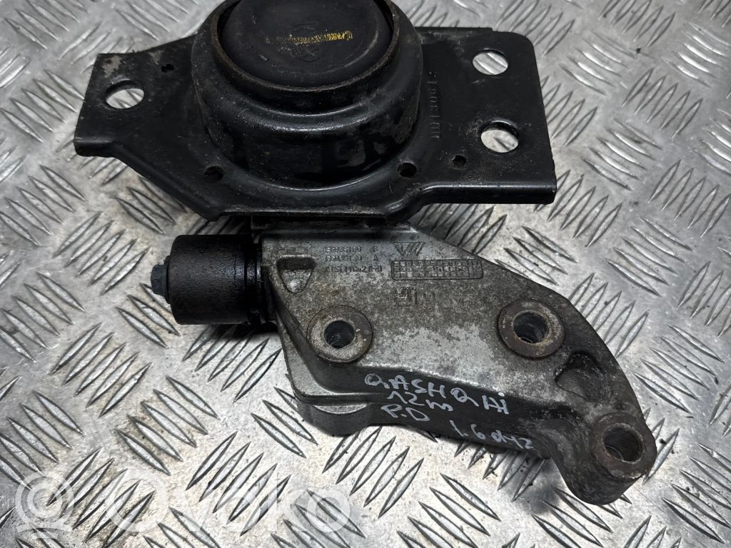 Nissan Qashqai Engine mount bracket 