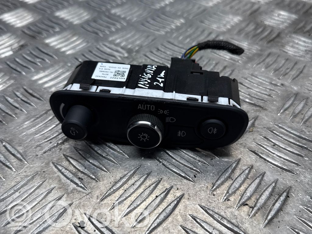 Opel Insignia B Light switch 