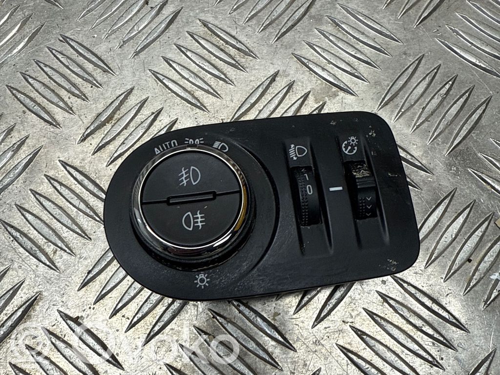 Opel Corsa F Light switch 