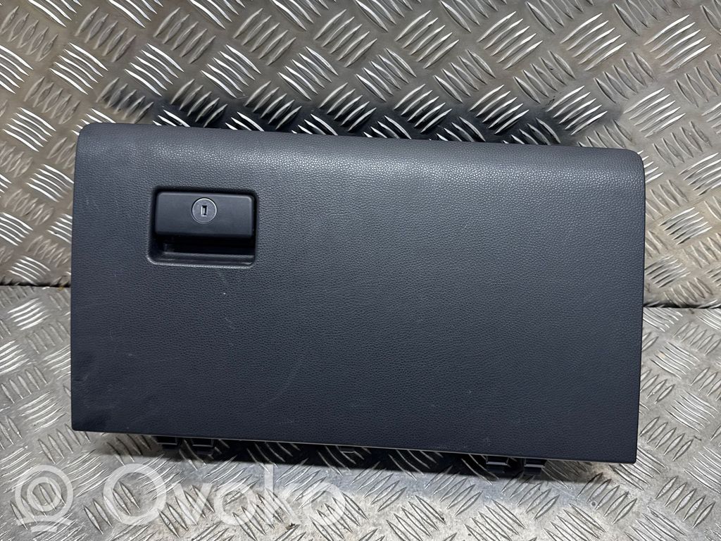 Toyota RAV 4 (XA50) Guantera 