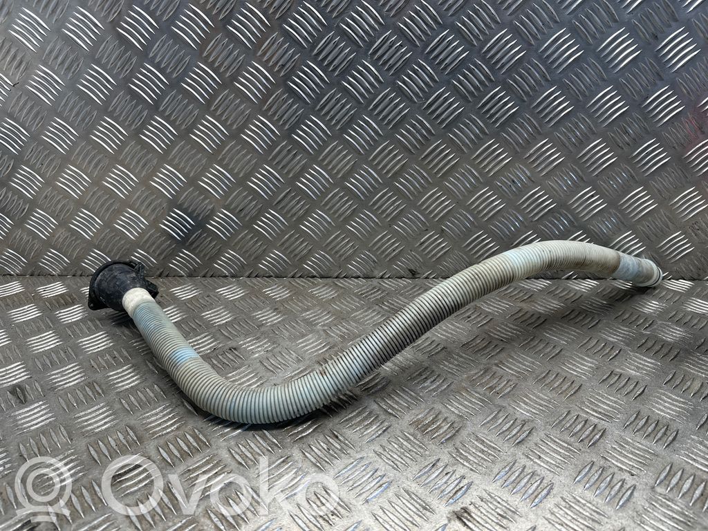 BMW X1 E84 Langų skysčio bakelio užpylimo vamzdelis 