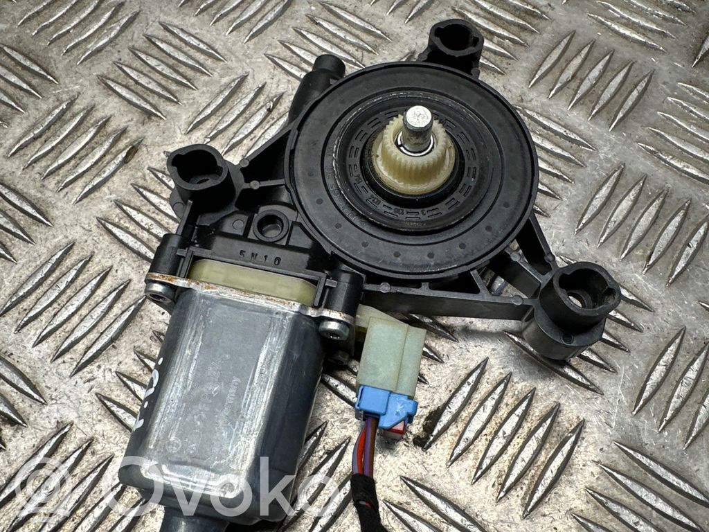 Porsche Macan (95B) Motor del regulador de la ventanilla de la puerta delantera 