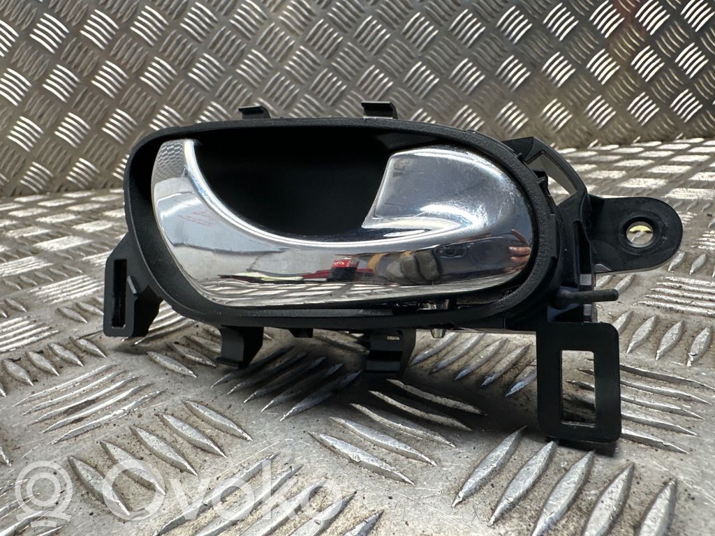 Nissan Qashqai Front door interior handle 