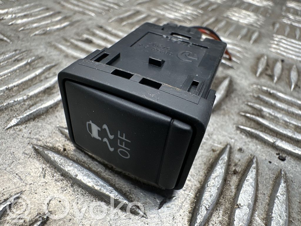 Nissan Qashqai Traction control (ASR) switch 