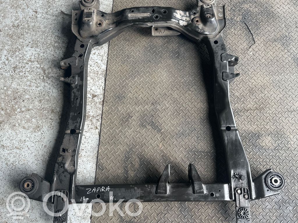 Opel Zafira C Priekinis traversas 
