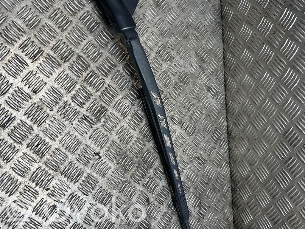 BMW 5 E60 E61 Front wiper blade arm 
