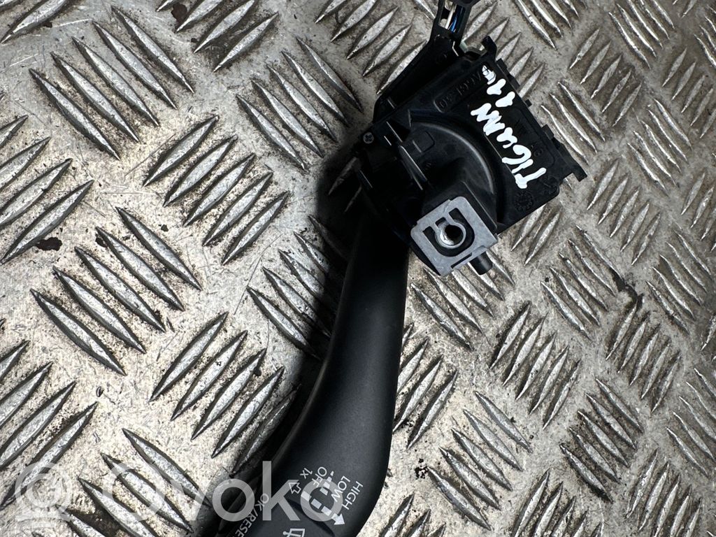 Volkswagen Tiguan Wiper control stalk 