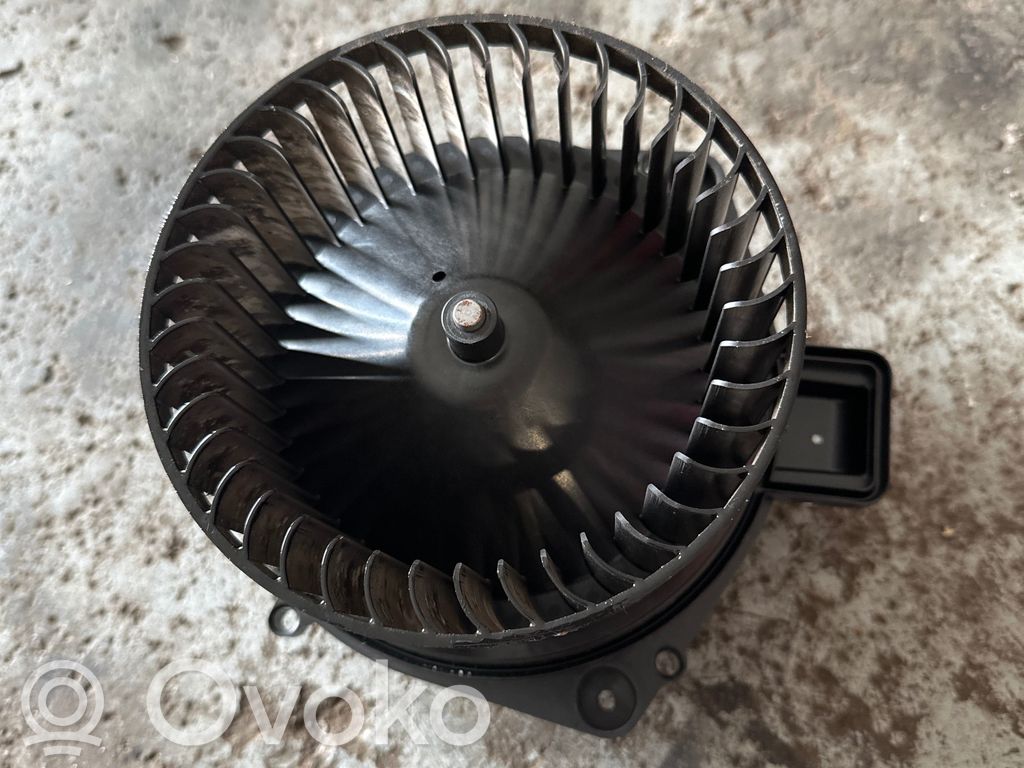 BMW 3 G20 G21 Pečiuko ventiliatorius/ putikas 