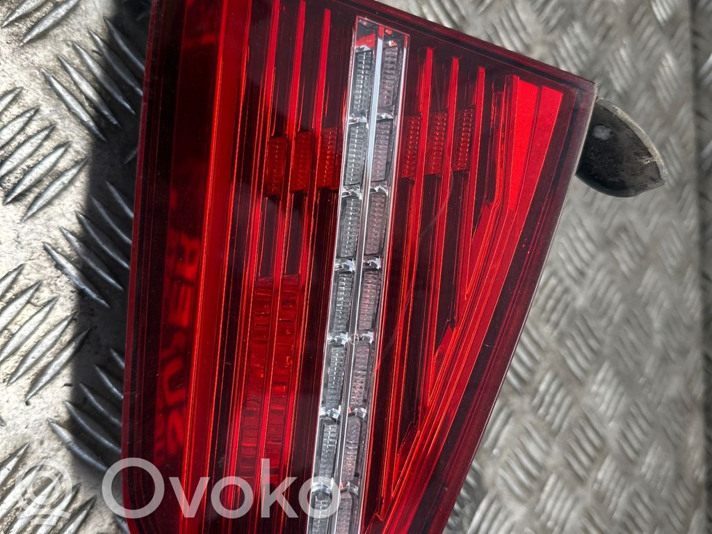 Volkswagen PASSAT B8 Lampy tylnej klapy bagażnika 