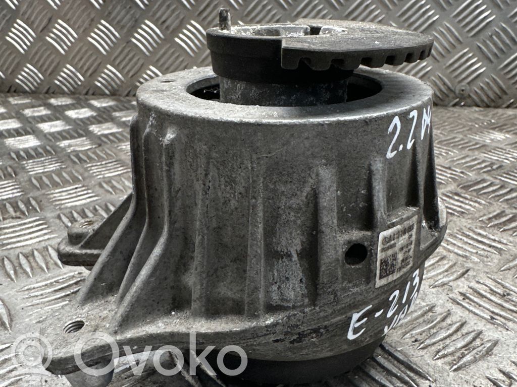 Mercedes-Benz E W213 Engine mount bracket 