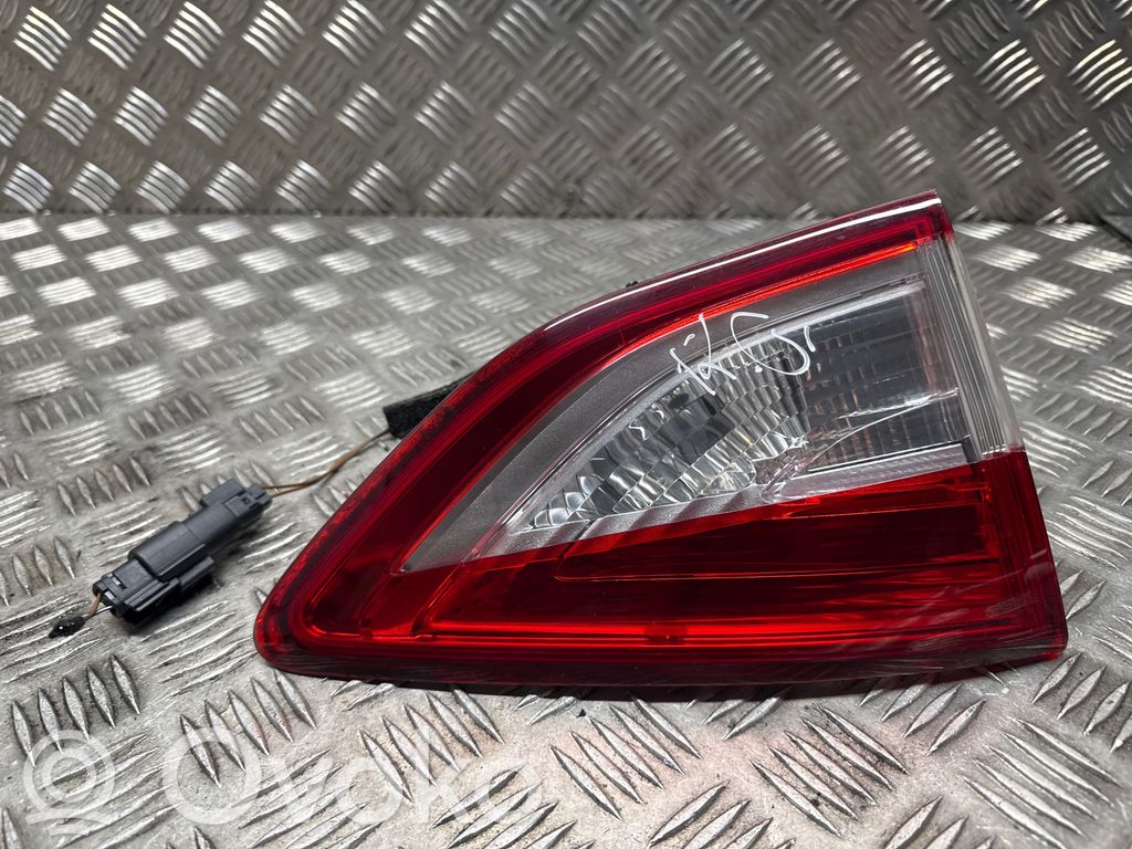 Ford Kuga II Lampy tylnej klapy bagażnika 