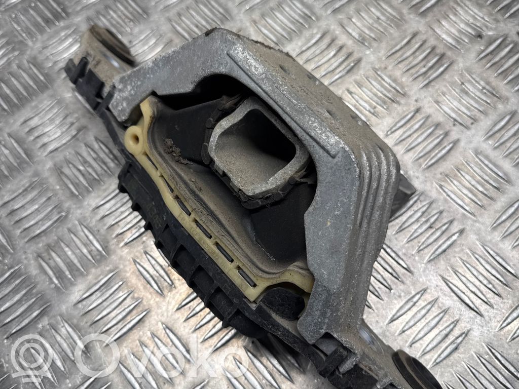 Opel Astra K Engine mount bracket 